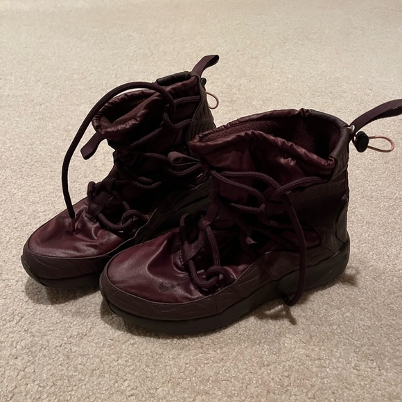 Nike Tanjun High Rise Women's Boots Burgundy like new without tag/Box size 7 - Picture 4 of 7